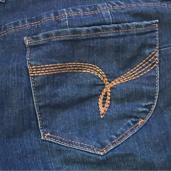 Royalty For Me Womens Dark Wash Denim Short Shorts. Size 14 - Picture 4 of 10